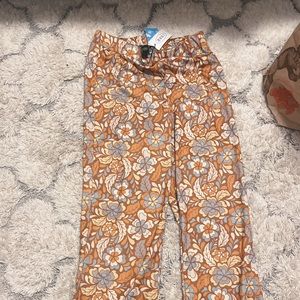 Cider- flare pants orange, yellow, tan and blue flowers. No stains 🤍🪼